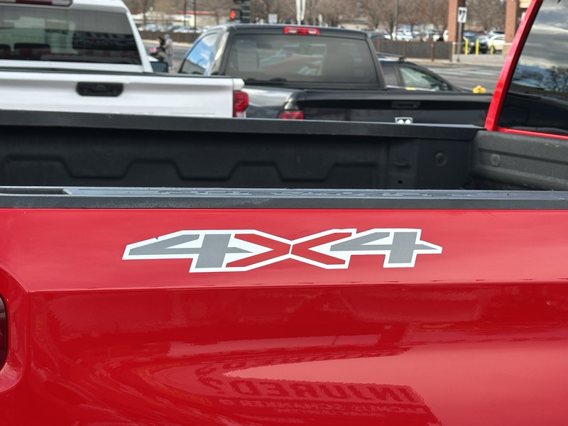 Chevrolet Silverado 1500 4WD Crew Cab 147" Custom 2023