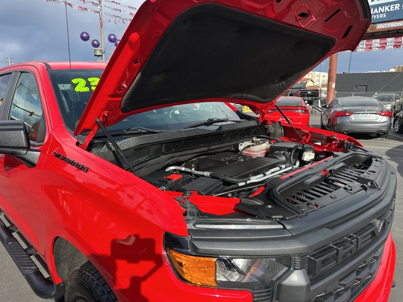 Chevrolet Silverado 1500 4WD Crew Cab 147" Custom 2023