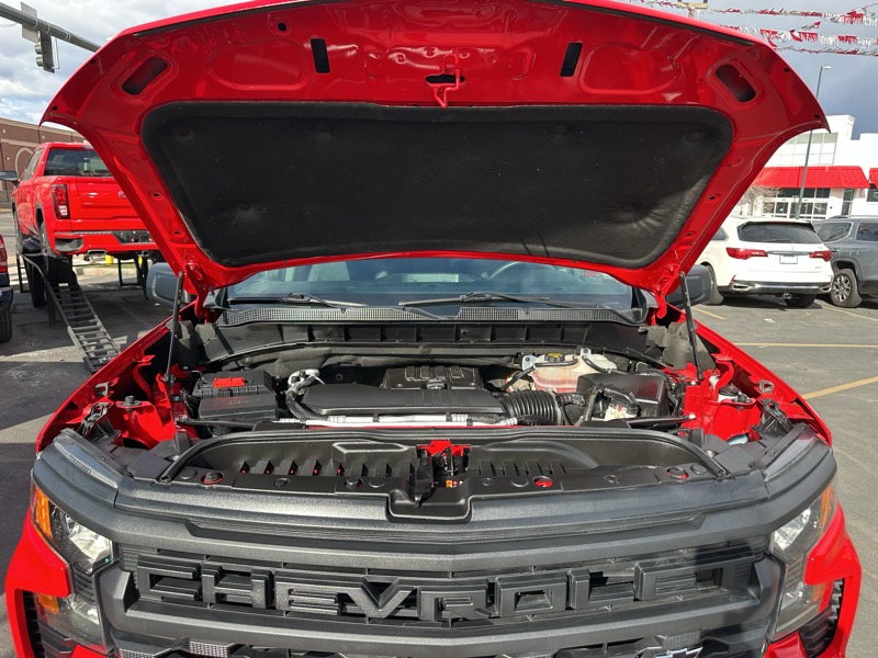 Chevrolet Silverado 1500 4WD Crew Cab 147" Custom 2023