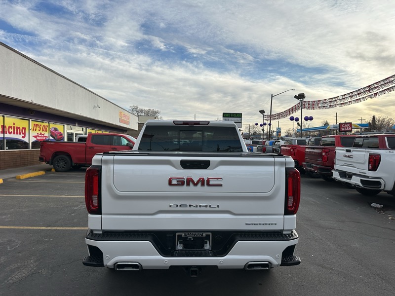 GMC Sierra 1500 4WD Crew Cab 147" Denali 2023