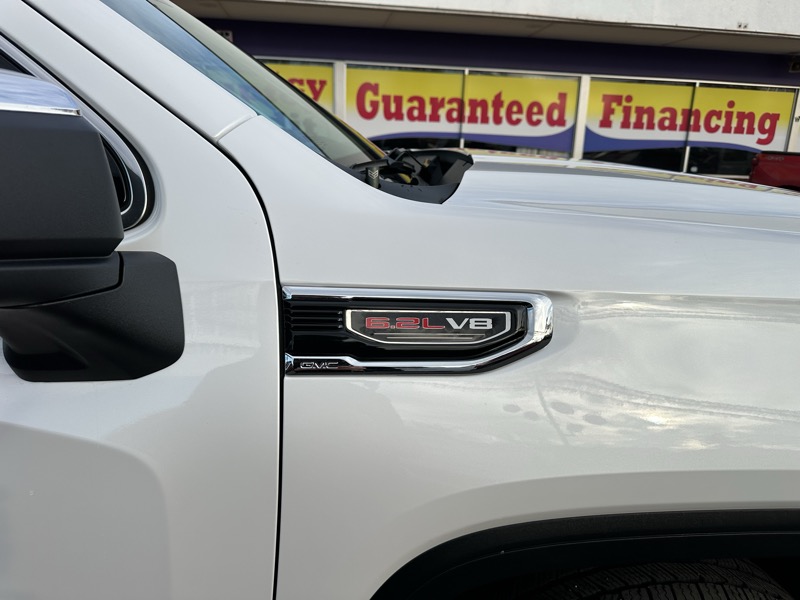 GMC Sierra 1500 4WD Crew Cab 147" Denali 2023