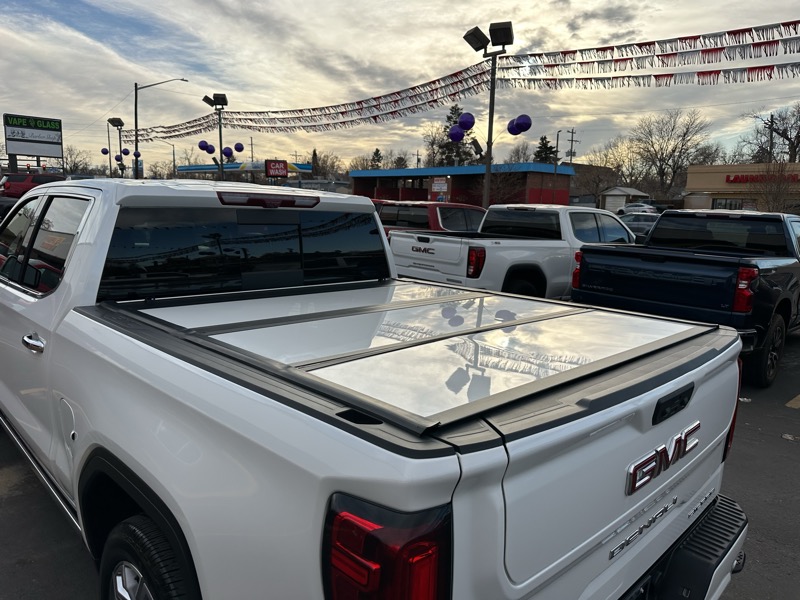 GMC Sierra 1500 4WD Crew Cab 147" Denali 2023