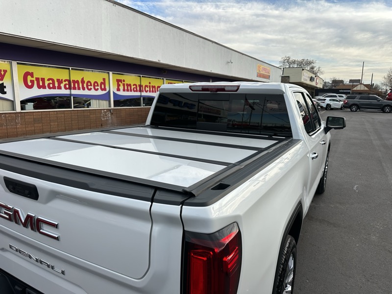 GMC Sierra 1500 4WD Crew Cab 147" Denali 2023