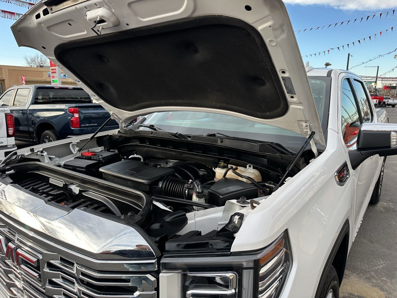 GMC Sierra 1500 4WD Crew Cab 147" Denali 2023