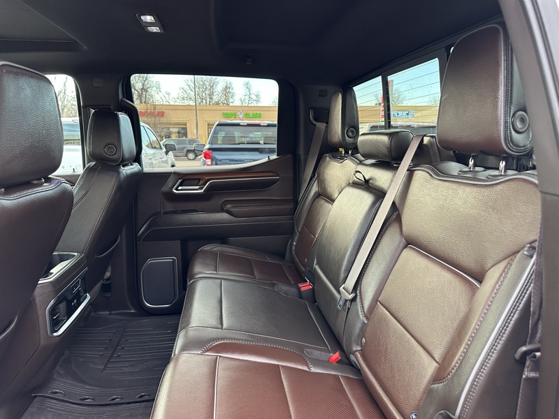 GMC Sierra 1500 4WD Crew Cab 147" Denali 2023