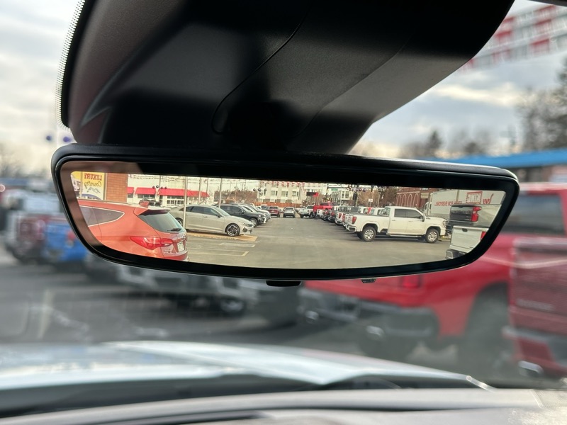 GMC Sierra 1500 4WD Crew Cab 147" Denali 2023