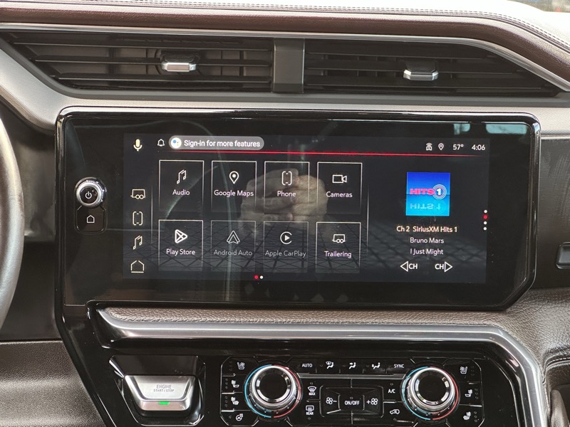 GMC Sierra 1500 4WD Crew Cab 147" Denali 2023