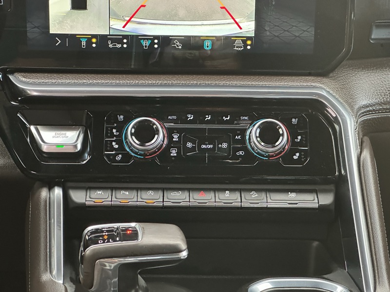 GMC Sierra 1500 4WD Crew Cab 147" Denali 2023