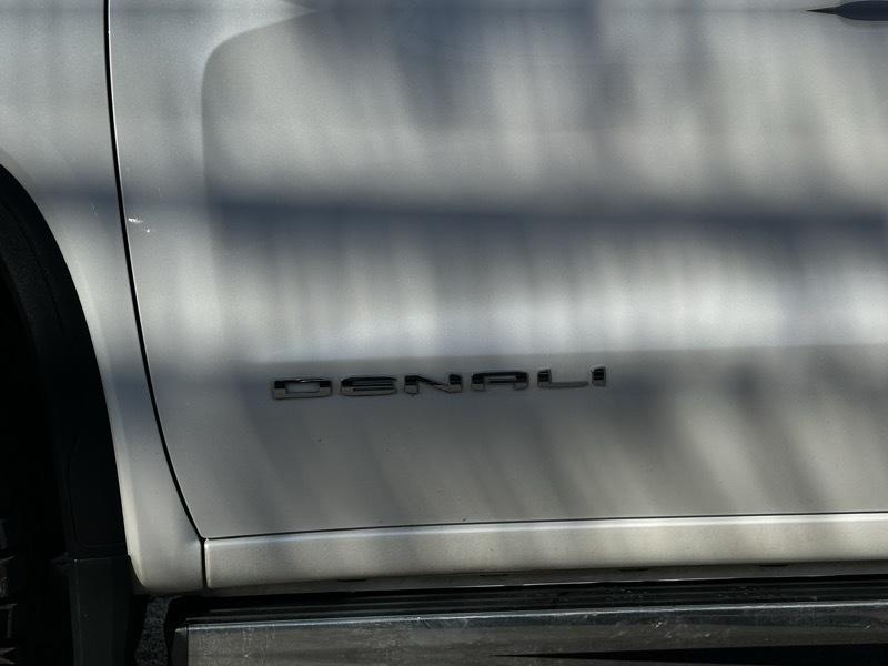GMC Sierra 1500 4WD Crew Cab 157" Denali 2023