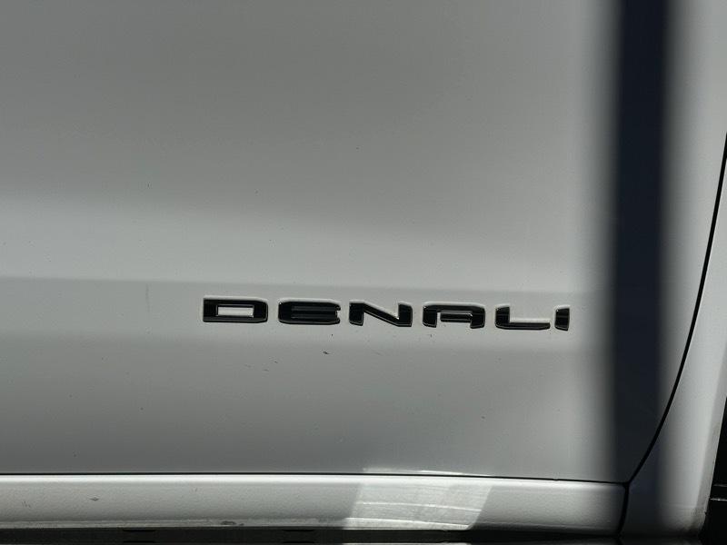 GMC Sierra 1500 4WD Crew Cab 147" Denali 2022