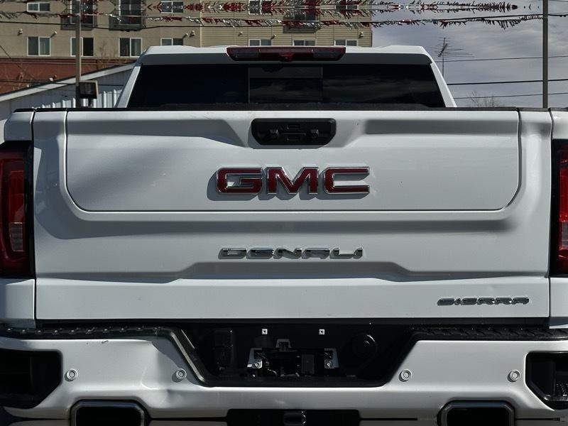 GMC Sierra 1500 4WD Crew Cab 147" Denali 2022