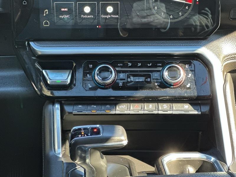 GMC Sierra 1500 4WD Crew Cab 147" Denali 2022