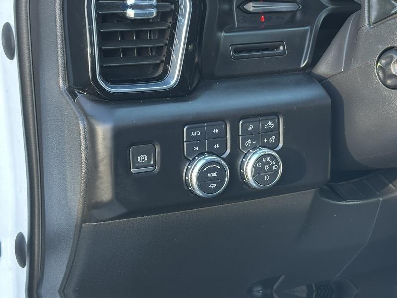 GMC Sierra 1500 4WD Crew Cab 147" Denali 2022