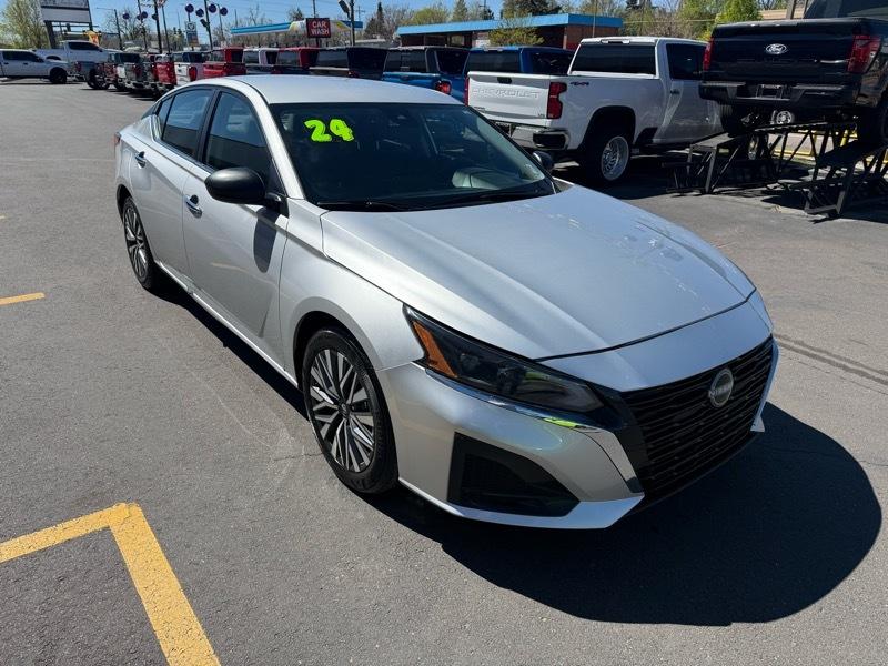 Nissan Altima 2.5 SV Sedan 2024