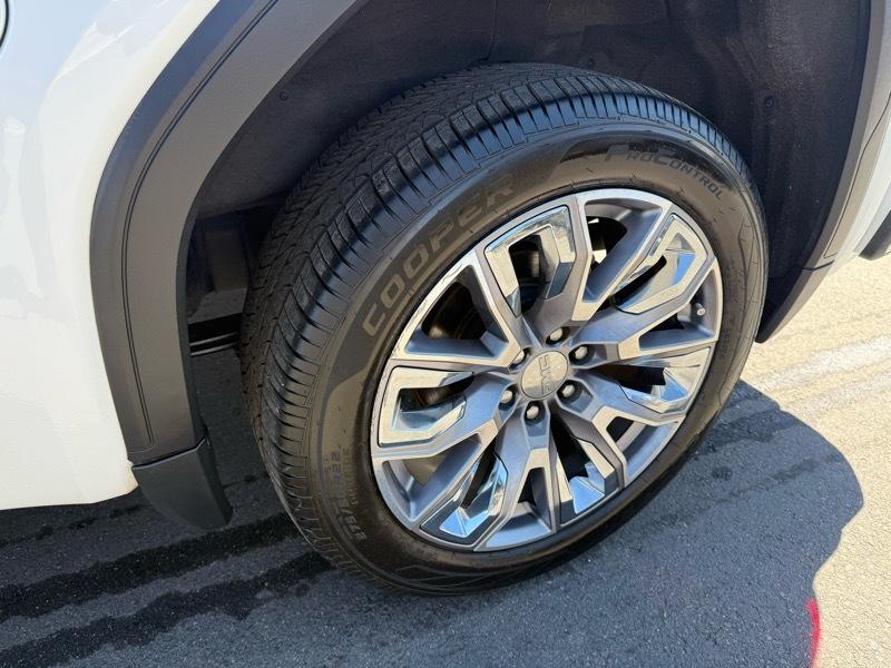 GMC Sierra 1500 4WD Crew Cab 147" Denali 2023