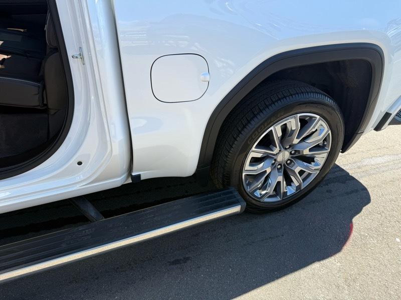 GMC Sierra 1500 4WD Crew Cab 147" Denali 2023