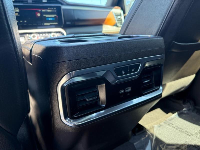 GMC Sierra 1500 4WD Crew Cab 147" Denali 2023