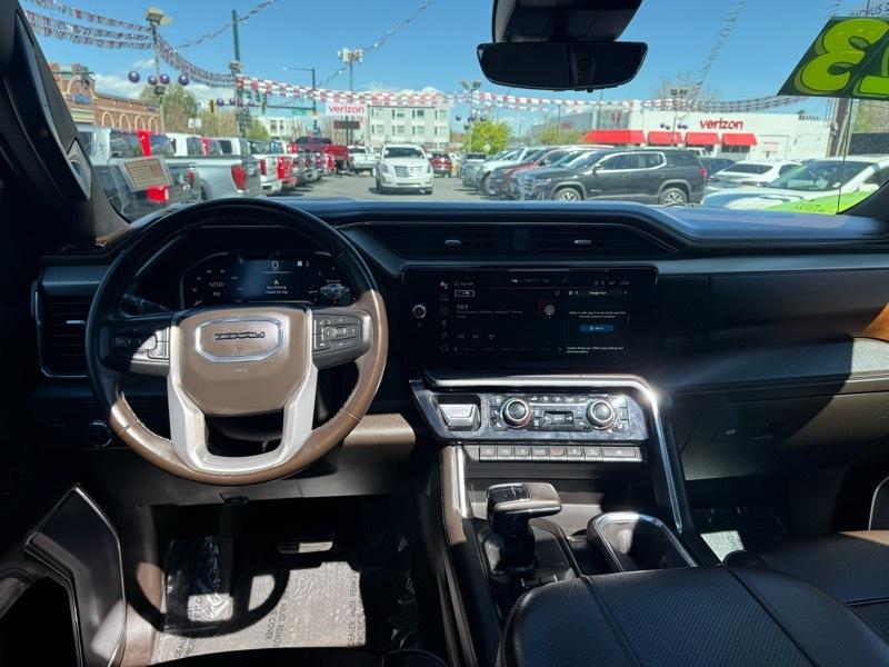 GMC Sierra 1500 4WD Crew Cab 147" Denali 2023