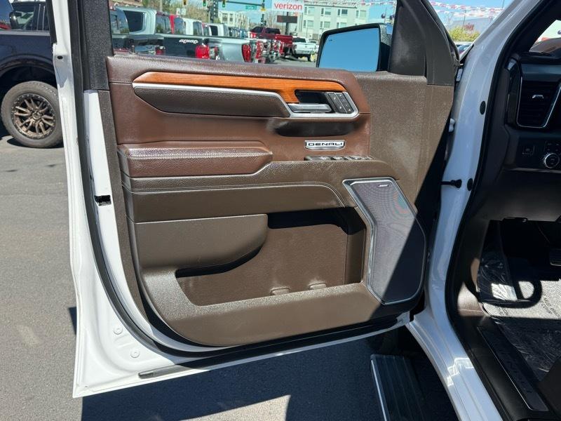 GMC Sierra 1500 4WD Crew Cab 147" Denali 2023