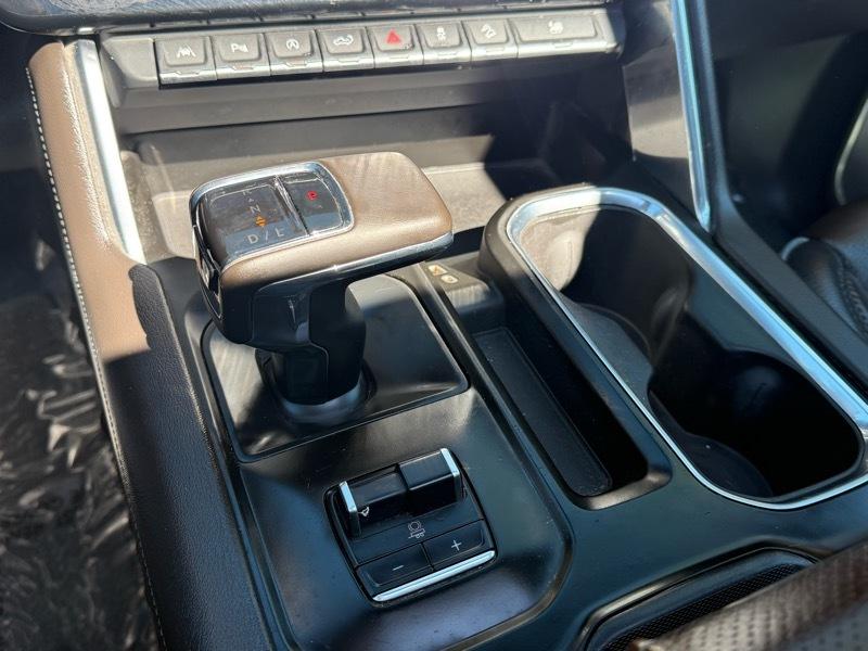 GMC Sierra 1500 4WD Crew Cab 147" Denali 2023