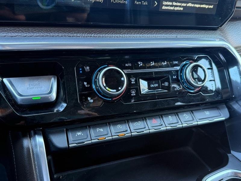 GMC Sierra 1500 4WD Crew Cab 147" Denali 2023