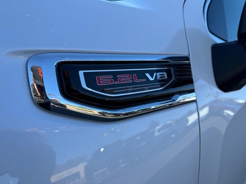 GMC Sierra 1500 4WD Crew Cab 147" Denali 2023