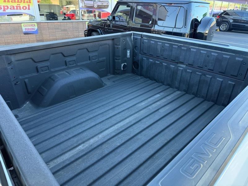 GMC Sierra 1500 4WD Crew Cab 147" Denali 2023