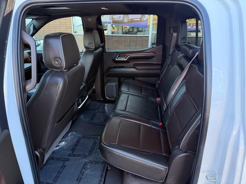 GMC Sierra 1500 4WD Crew Cab 147" Denali 2023