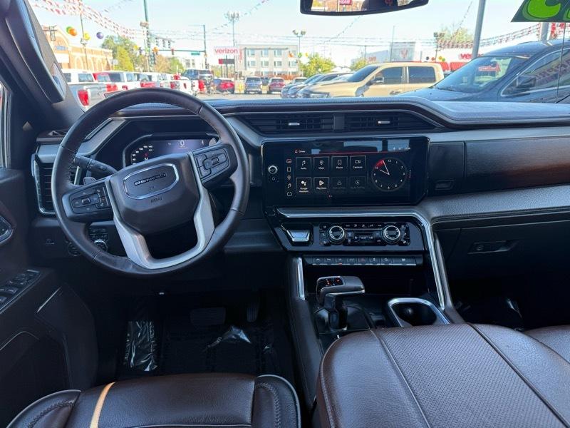 GMC Sierra 1500 4WD Crew Cab 147" Denali 2023