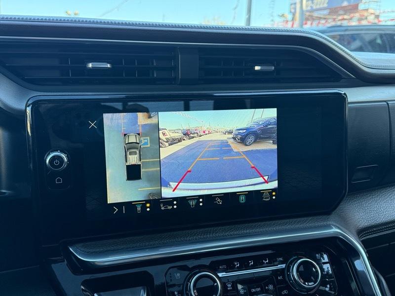 GMC Sierra 1500 4WD Crew Cab 147" Denali 2023