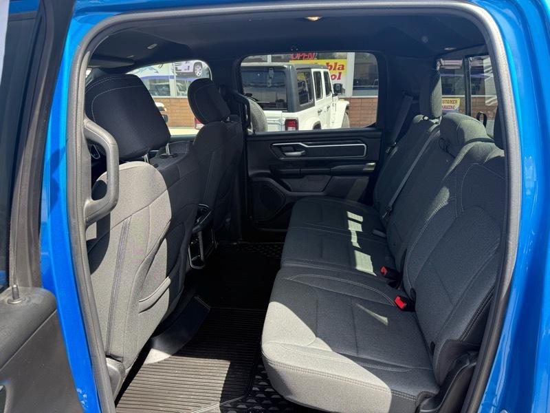 RAM 1500 Big Horn 4x4 Crew Cab 5'7" Box 2021