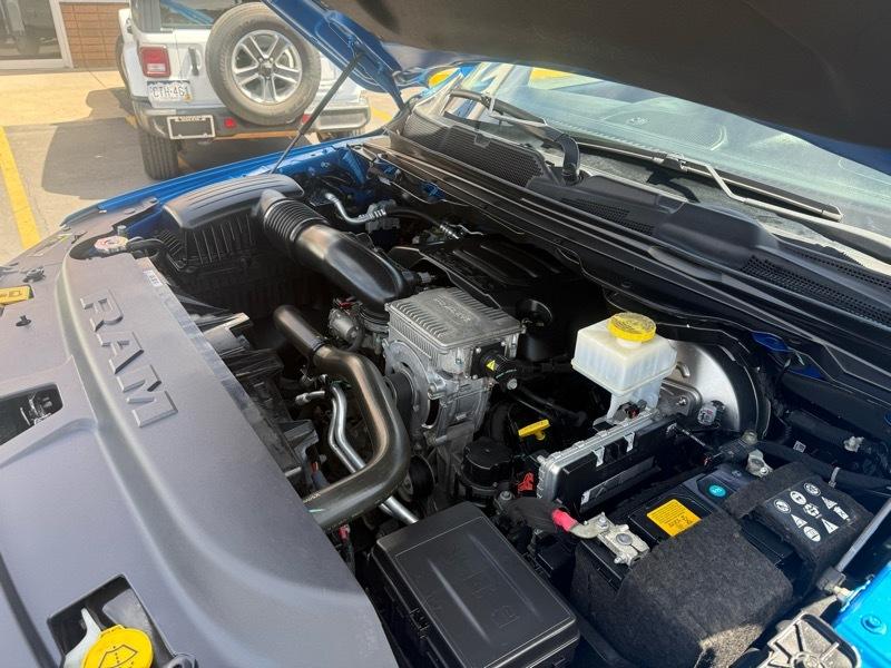 RAM 1500 Big Horn 4x4 Crew Cab 5'7" Box 2021