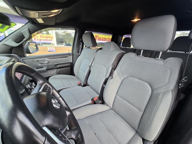 RAM 1500 Big Horn 4x4 Crew Cab 5'7" Box 2022