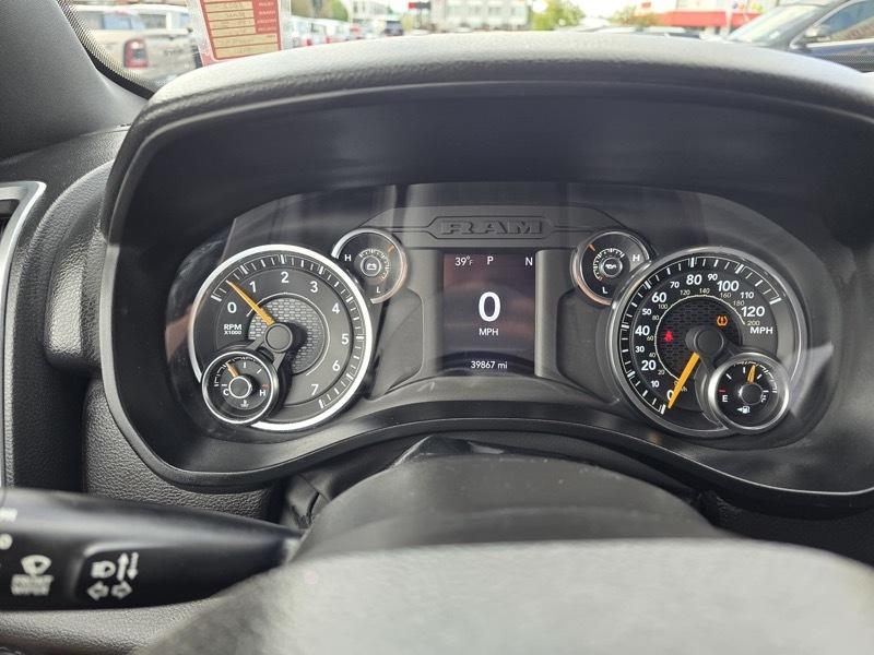 RAM 1500 Big Horn 4x4 Crew Cab 5'7" Box 2022