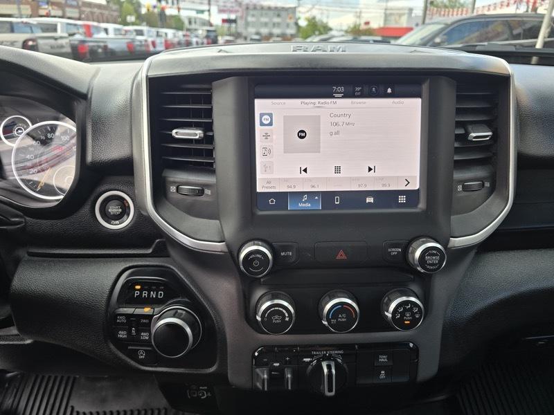 RAM 1500 Big Horn 4x4 Crew Cab 5'7" Box 2022