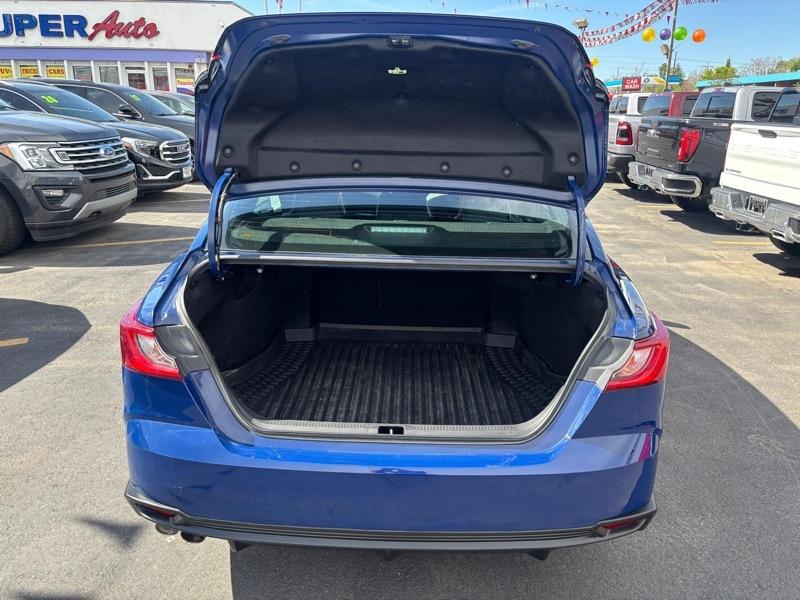 Toyota Camry LE AWD (Natl) 2025