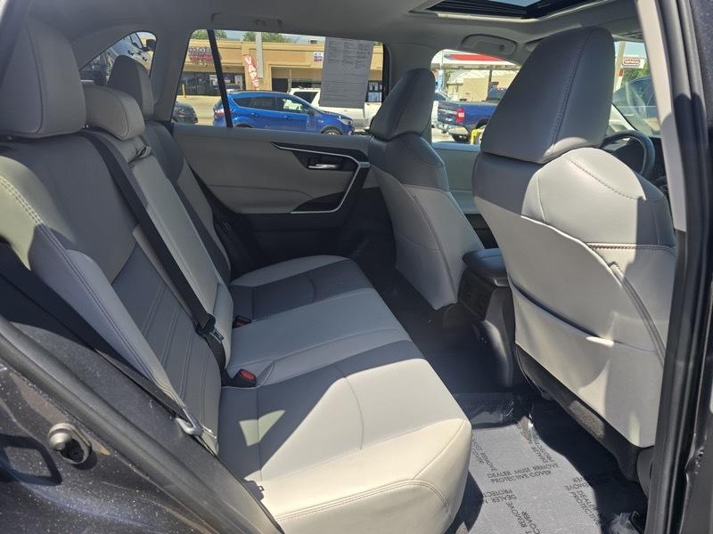 Toyota RAV4 XLE Premium AWD (Natl) 2021