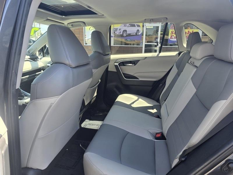Toyota RAV4 XLE Premium AWD (Natl) 2021