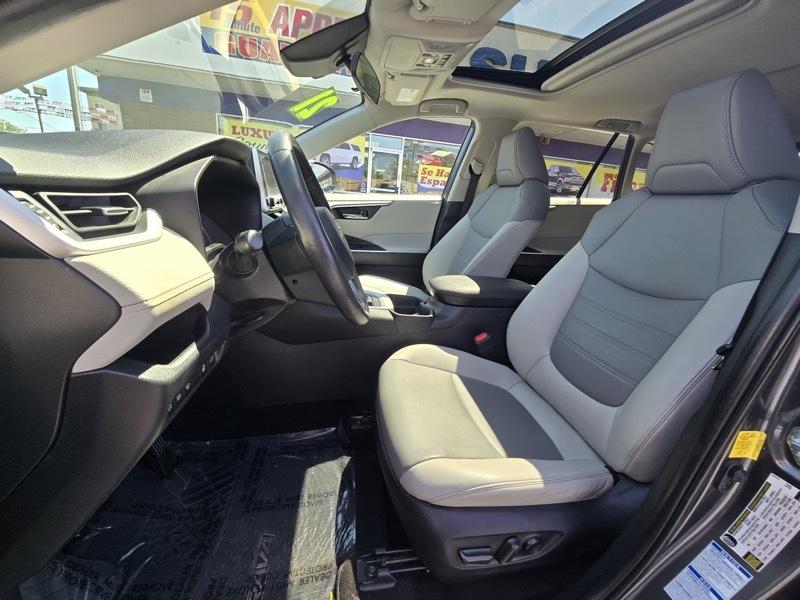 Toyota RAV4 XLE Premium AWD (Natl) 2021