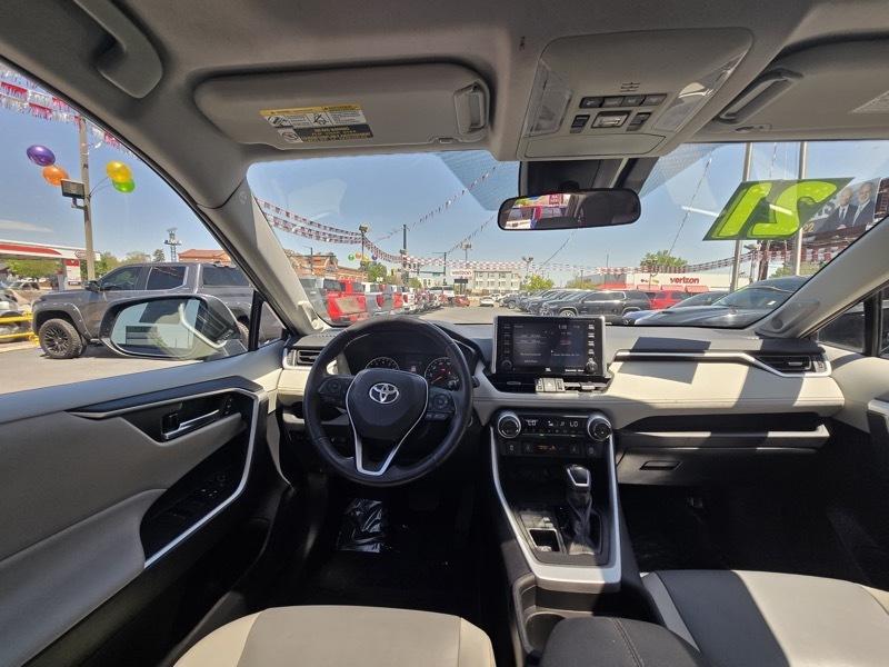 Toyota RAV4 XLE Premium AWD (Natl) 2021