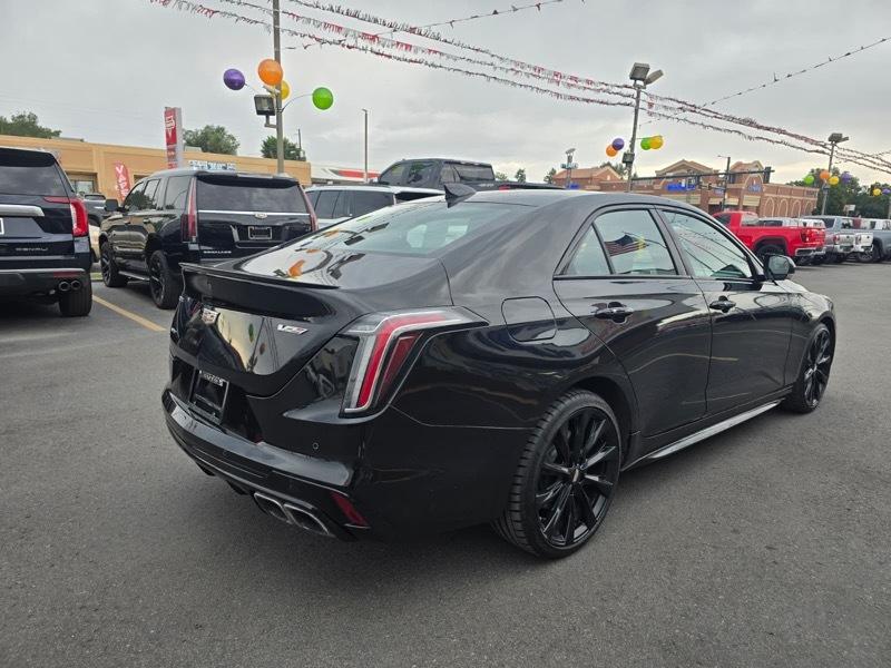 Cadillac CT4 4dr Sdn V-Series 2021
