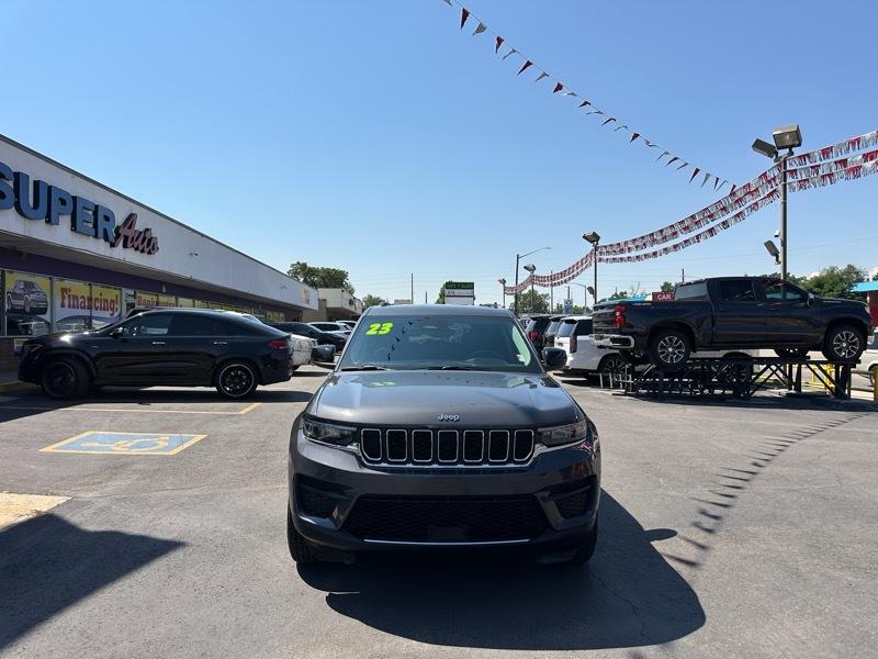 Jeep Grand Cherokee Laredo 4x4 2023