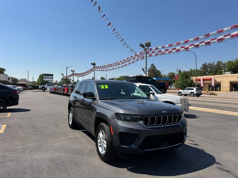 Jeep Grand Cherokee Laredo 4x4 2023
