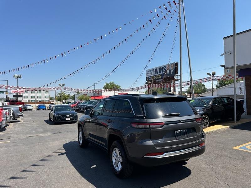Jeep Grand Cherokee Laredo 4x4 2023