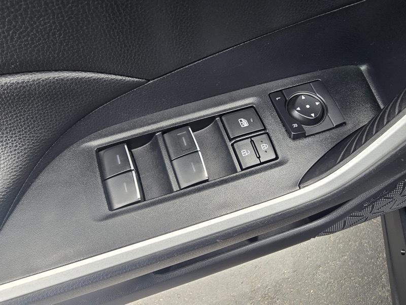 Toyota RAV4 Hybrid XLE AWD (Natl) 2025