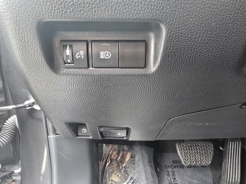 Toyota RAV4 Hybrid XLE AWD (Natl) 2025