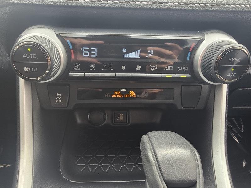 Toyota RAV4 Hybrid XLE AWD (Natl) 2025