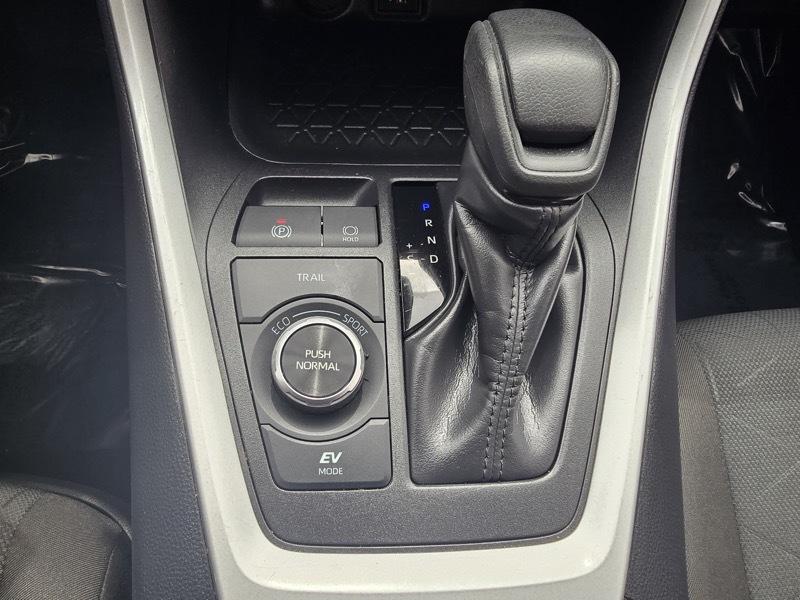 Toyota RAV4 Hybrid XLE AWD (Natl) 2025