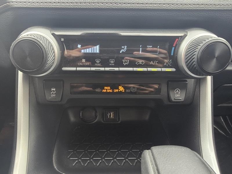 Toyota RAV4 LE AWD (Natl) 2025