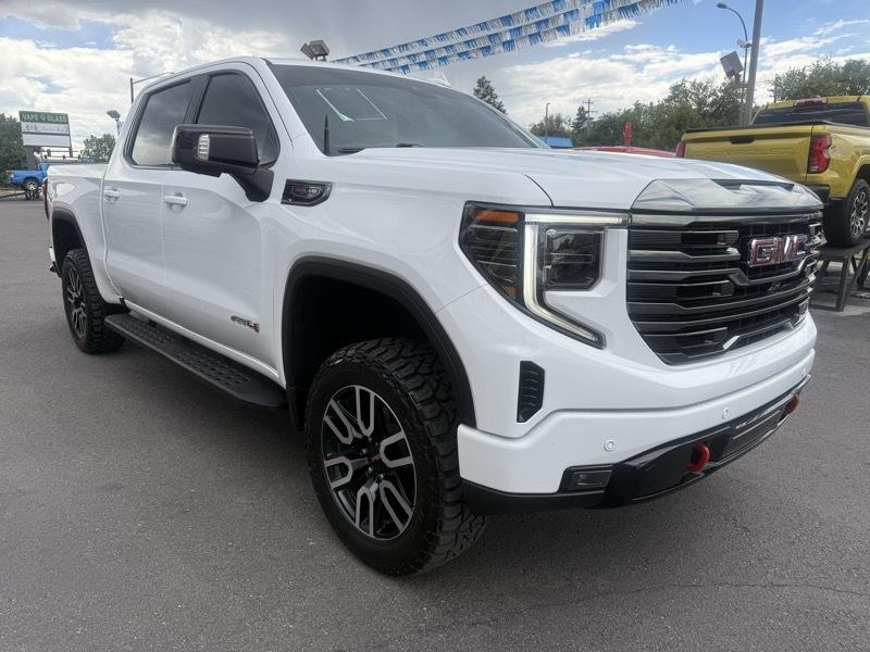 GMC Sierra 1500 4WD Crew Cab 147" AT4 2022